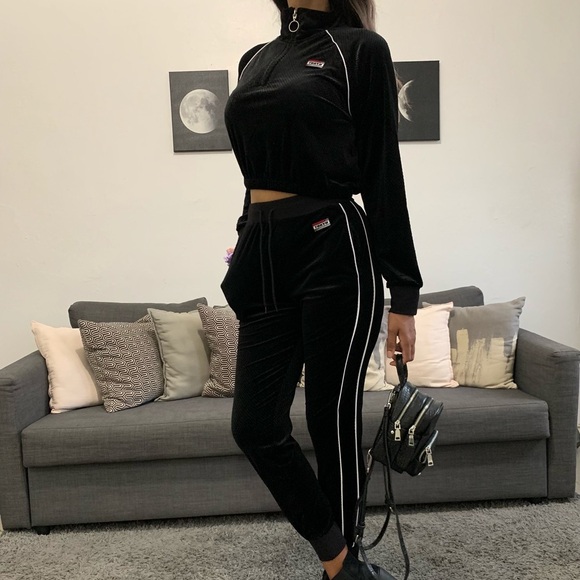 Adorable velour cropped & high waisted track suit - Picture 5 of 12